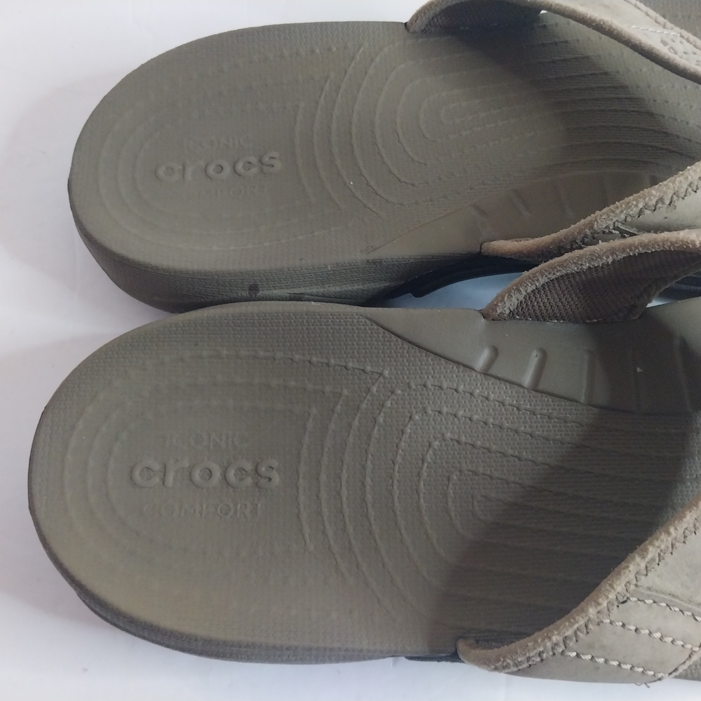 CROCS Size M 13 Men’s Brown Comfort Flip Flops - Picture 3 of 6